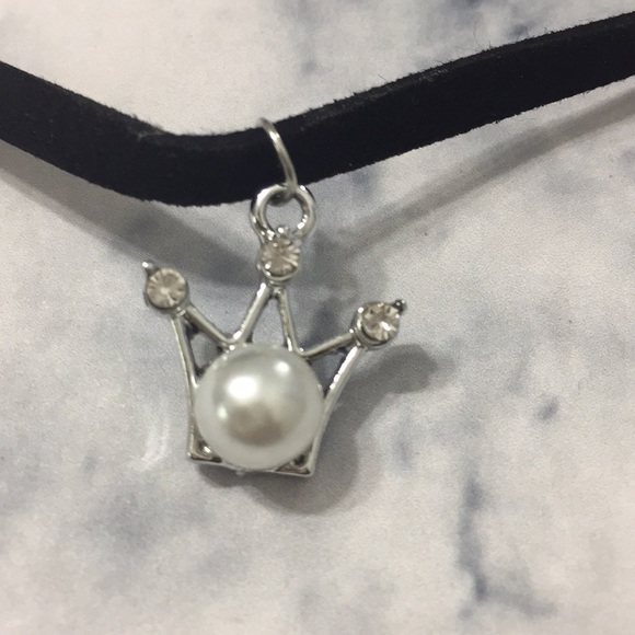 Black Velvet Crown Choker - Picture 6 of 9